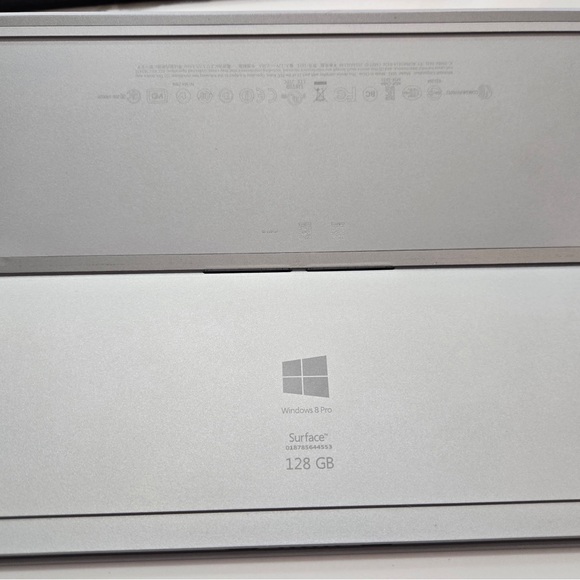Microsoft Surface Windows 8 Pro 128GB - Silver - Picture 1 of 12